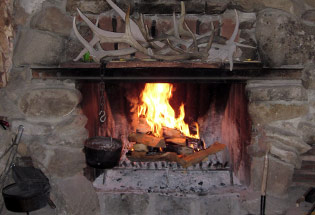 a-Slideshow-WY-cabin-fireplace